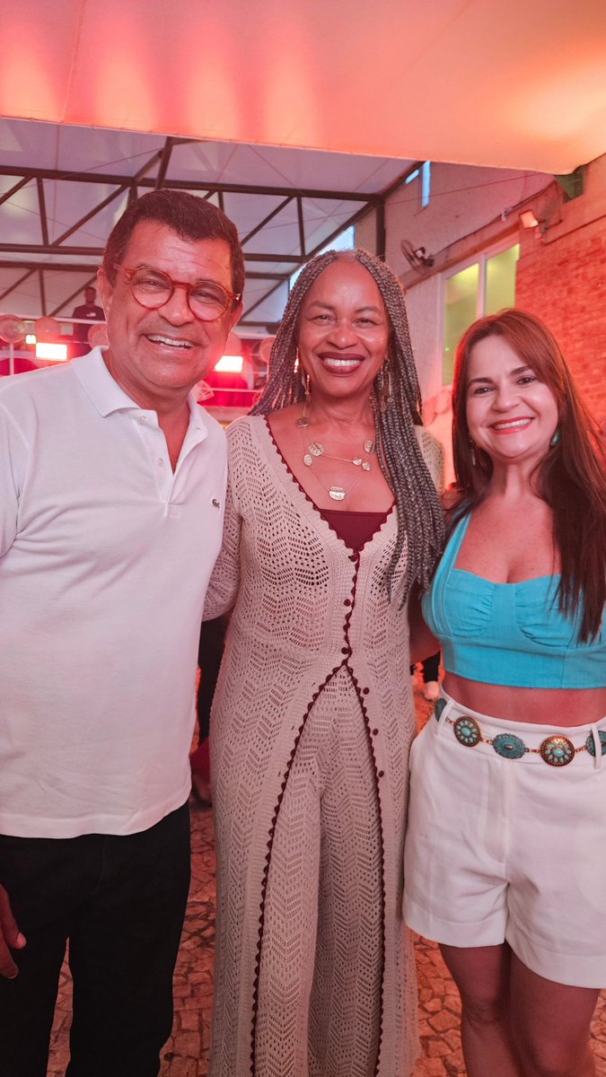 Davidson65's tweet photo. Ontem nos 60 anos da nossa próxima deputada federal Olivia Santana. https://t.co/zRddqZOIYz