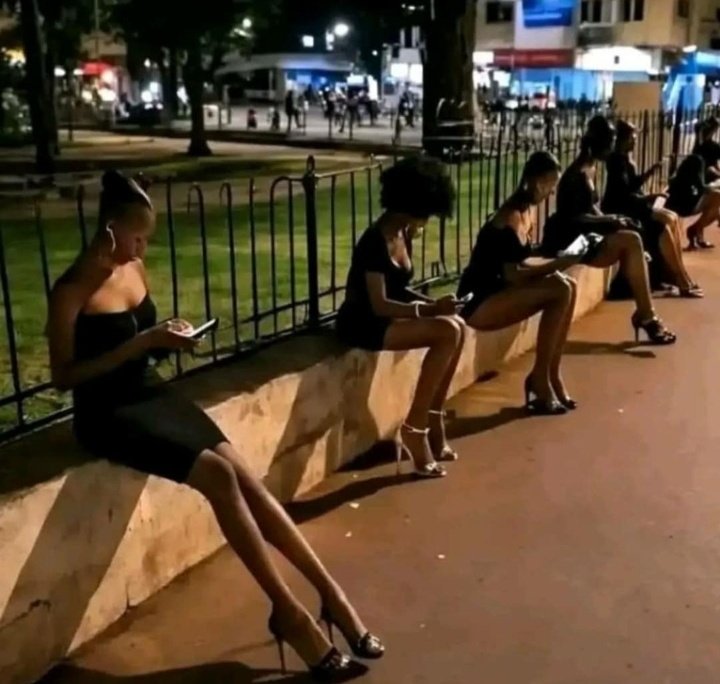 FAVOUR 👻 tweet media