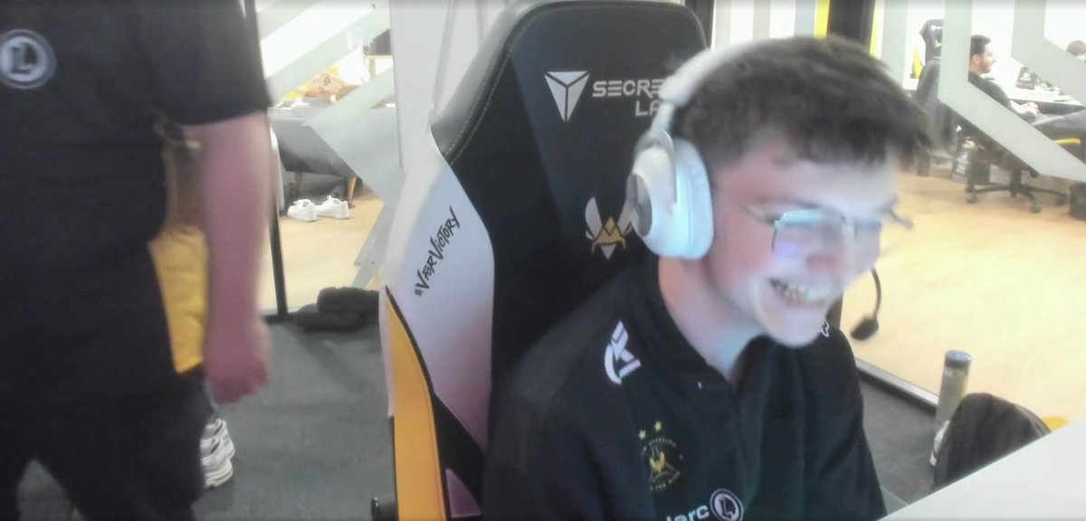 LifeIsCool tweet media