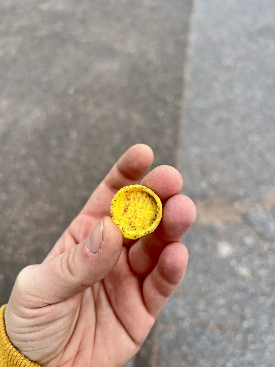 MePlasticSea's tweet image. Two cleans today. One at Goodrington with 16 volunteers helping remove the litter from the beaches and then a walk along the coast path back home. Two great finds, smarties lid and an army figure! #cleanup #litter #torbay