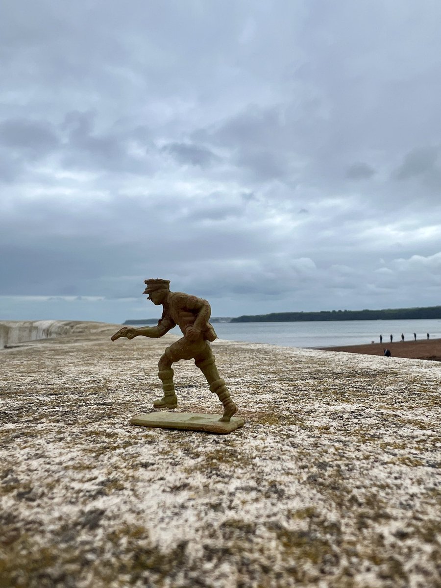 MePlasticSea's tweet image. Two cleans today. One at Goodrington with 16 volunteers helping remove the litter from the beaches and then a walk along the coast path back home. Two great finds, smarties lid and an army figure! #cleanup #litter #torbay