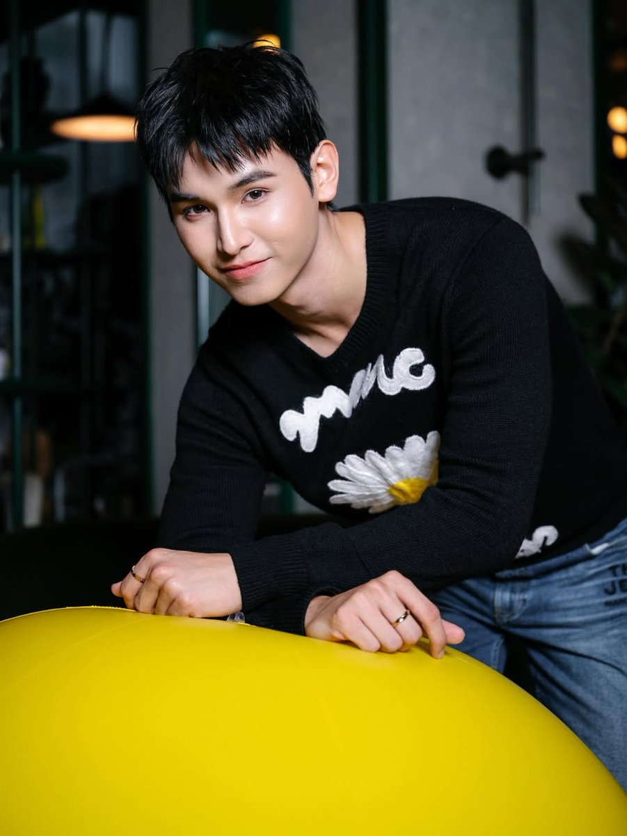 honeyja4698's tweet photo. #JaPhachara #TeddyJa #จาพชร #HoneyJa
#MarcJacobsTH #MarcJacobs
#patluxurygroup #thestandardbangkok

White flower with Marc Jacobs 💮🐻💚

Cr: Jjaajaaaa IG post https://t.co/KqXgR5t29b