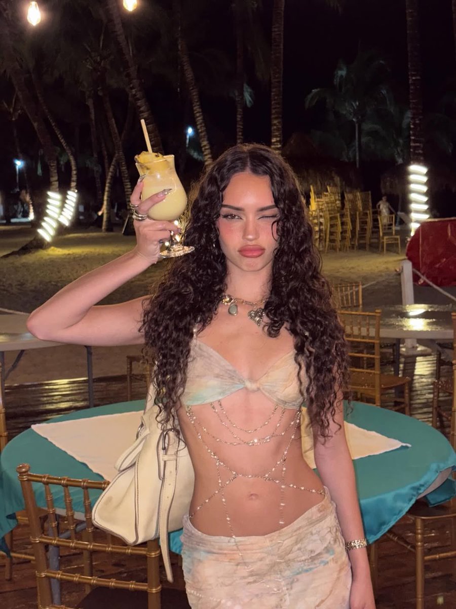 daniela loops tweet media