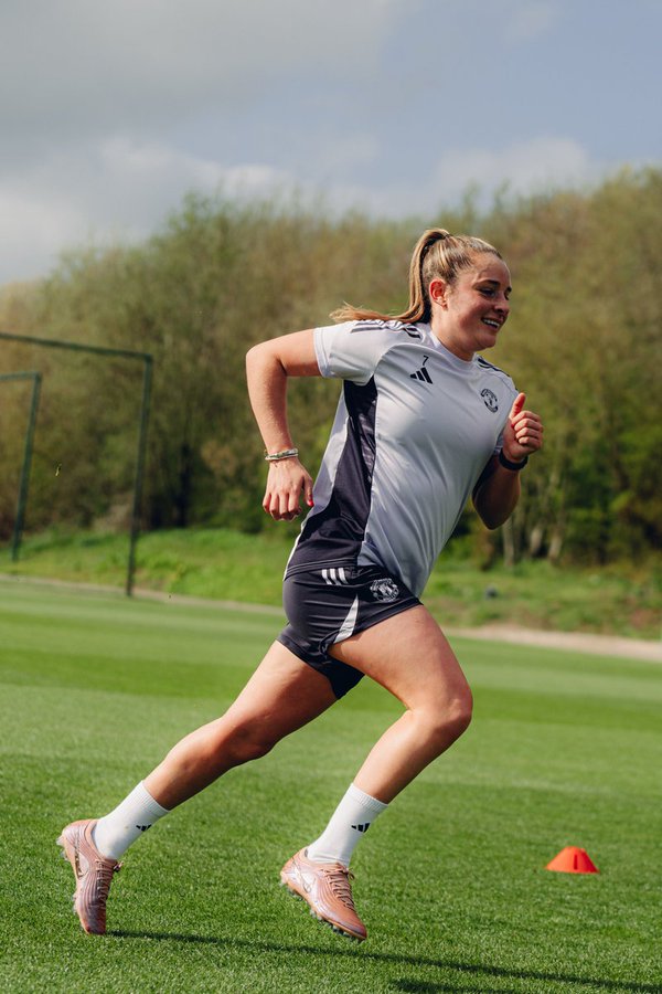 MancMagicET's tweet photo. Working hard and getting closer to being back doing what I love again. https://t.co/M7VJOWNrcq