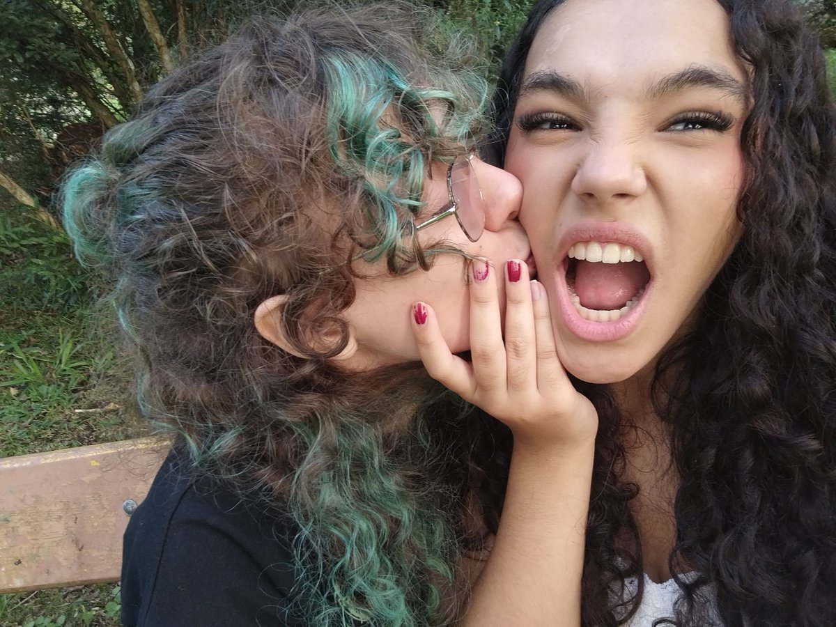 helenão dos hyunibini ✮ viu o skz!! tweet media