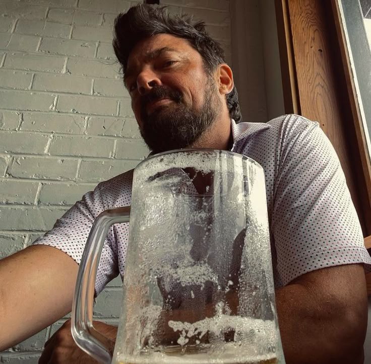 ButcherOfSupes's tweet photo. ╭──────────.─╮
  #SundaysWithBilly
╰─.──────────╯⠀
⠀
⠀⠀⠀⠀⠀⠀⠀⠀milk is for babies
                      [ &amp;Omelanda Cunts ]

Beer, is for charming bearded blokes, such as me-self. 
       —— cheers mate!! 
⠀
⠀ᵇⁱˡˡʸ ʙᴜᴛᴄʜᴇʀɪsᴍs https://t.co/ysLxApo5x8