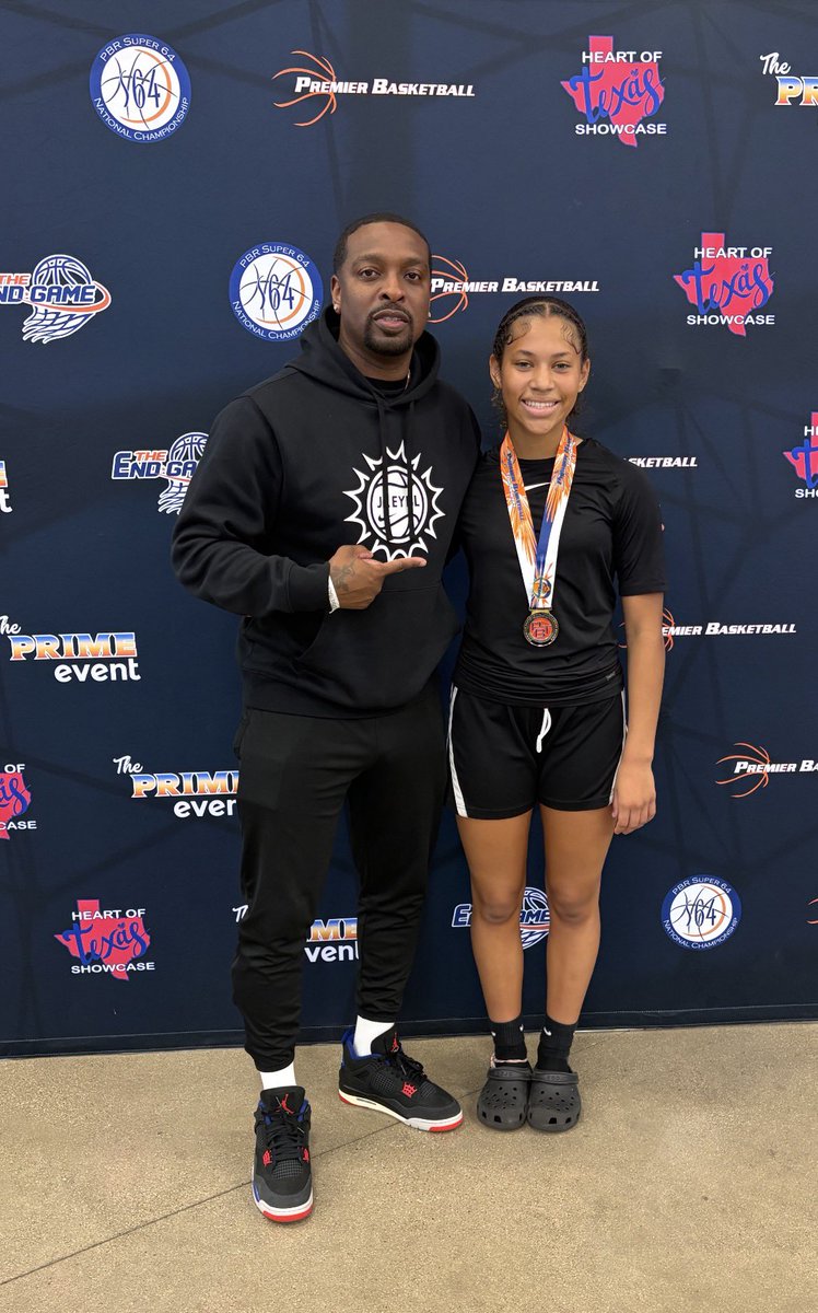 Audrey2031_WNBA's tweet photo. @CFEliteSports (8th Grade) Nike Jr. @NikeGirlsEYBL Girls Team completed their first tournament at the @PRIMEeventBBall Texas Tournament UNDEFEATED this weekend with a Championship Trophy in the 15u Freshman Bracket 🏆
#ChampTalk #PlayedUp #15uDivision #CyFairElite #TheStandard https://t.co/Phw21KS55w