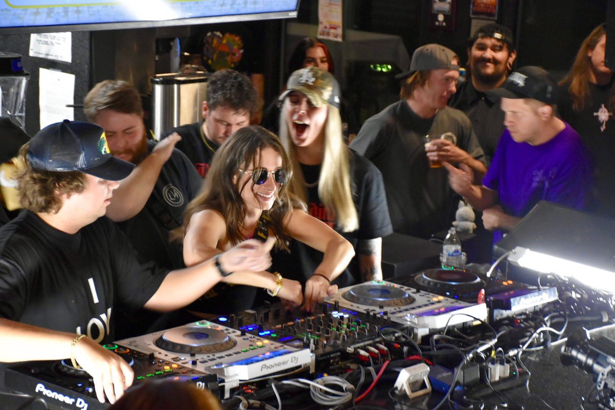 chrissy 🛒 tweet media