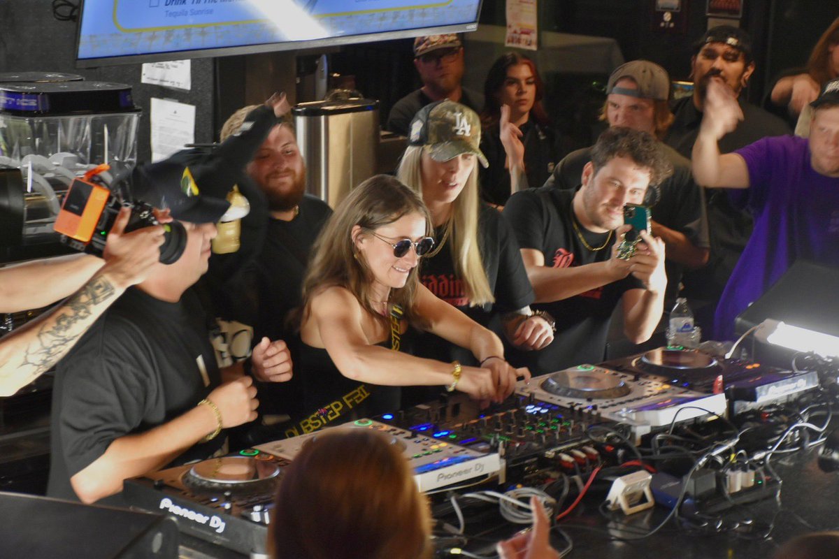 chrissy 🛒 tweet media