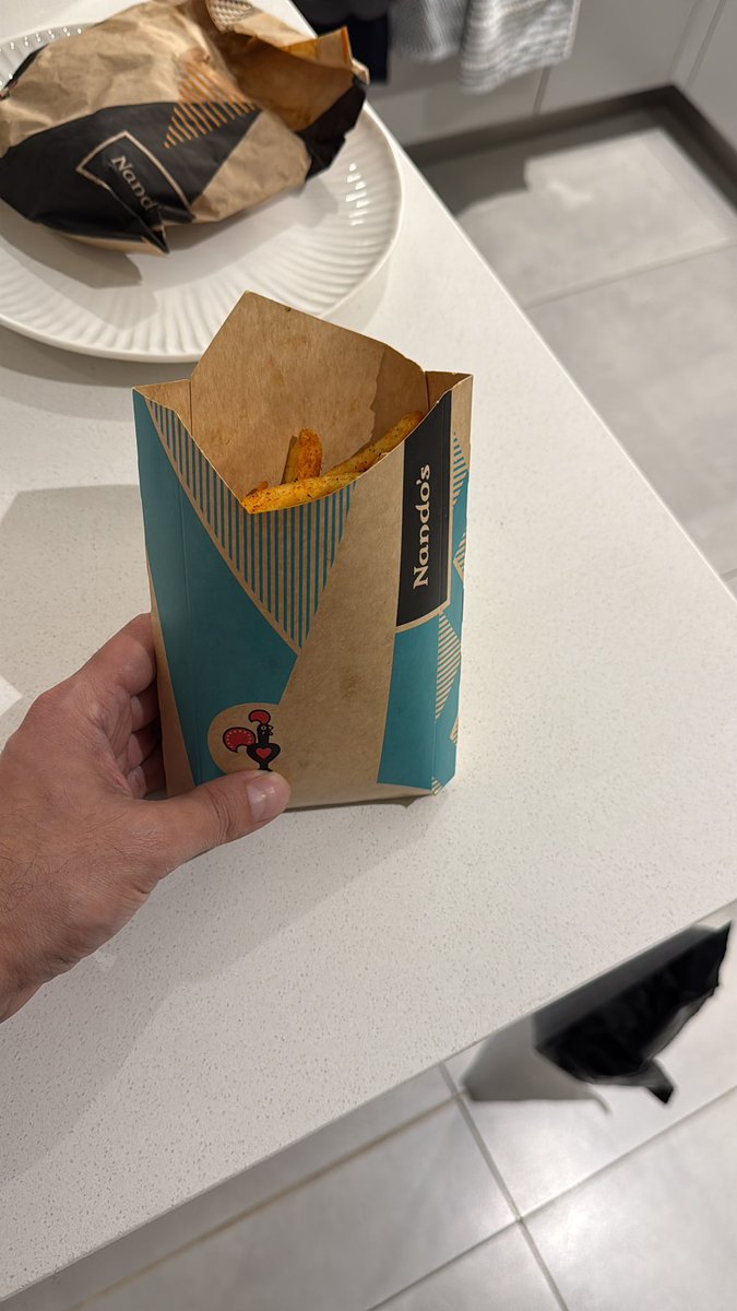 Mo_Adam9869's tweet photo. @NandosSA a sharing side of chips. Half a box. I’m Sharing with your other customers I guess? Sigh https://t.co/dNgvJyubEA