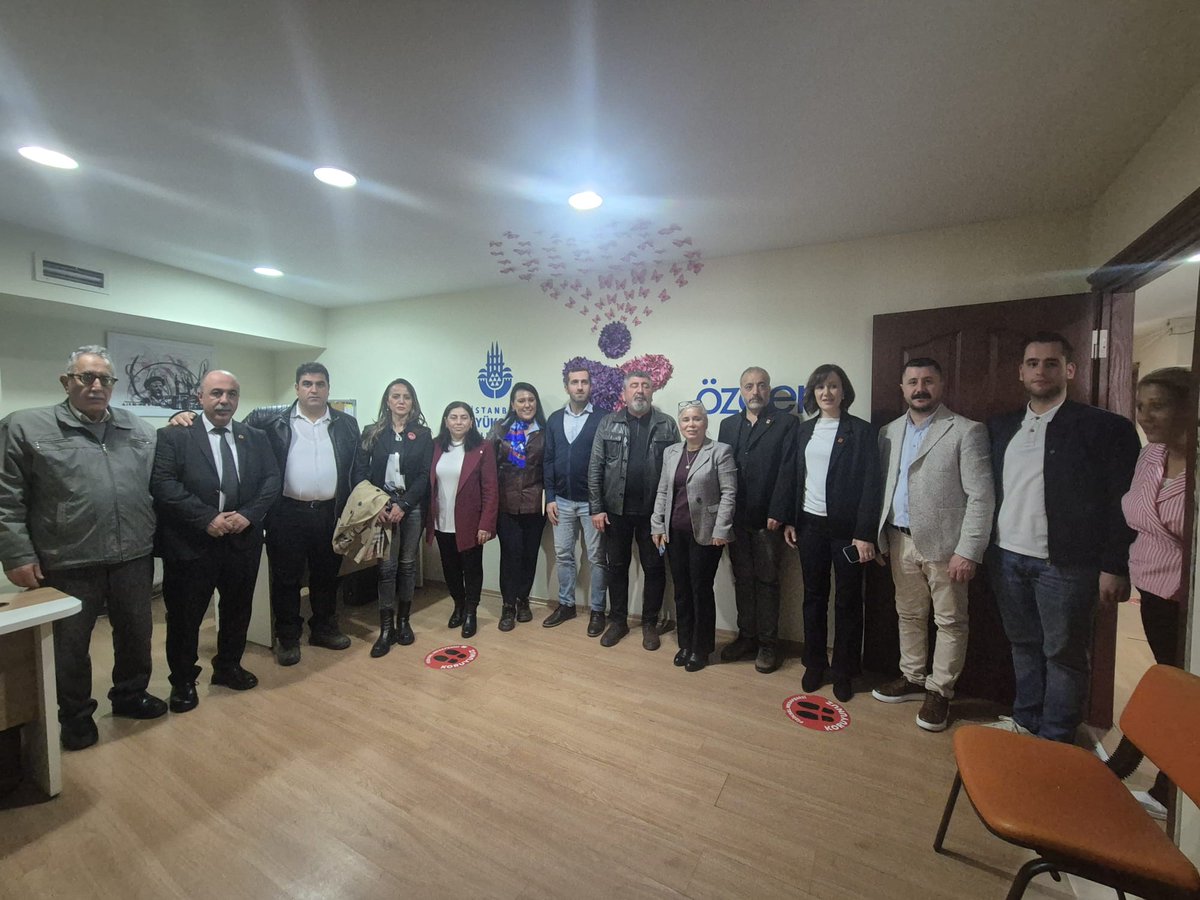 EngelsizCHP's tweet photo. Engelli Hak. Srm. İl Bşk. Yrd. Selahattin Erbaş, Komite Srm. Ahmet Meşe ve komitemiz; Esenler İlçe Başkanlığımızda İlçe Engelli Hakları Komisyonumuz ile gerçekleşen toplantının ardından Esenler Engelliler Derneği, Esenler Görme Engelliler Derneği ve Esenler ÖZGEM’i ziyaret etti. https://t.co/7VRfR1UDJ3