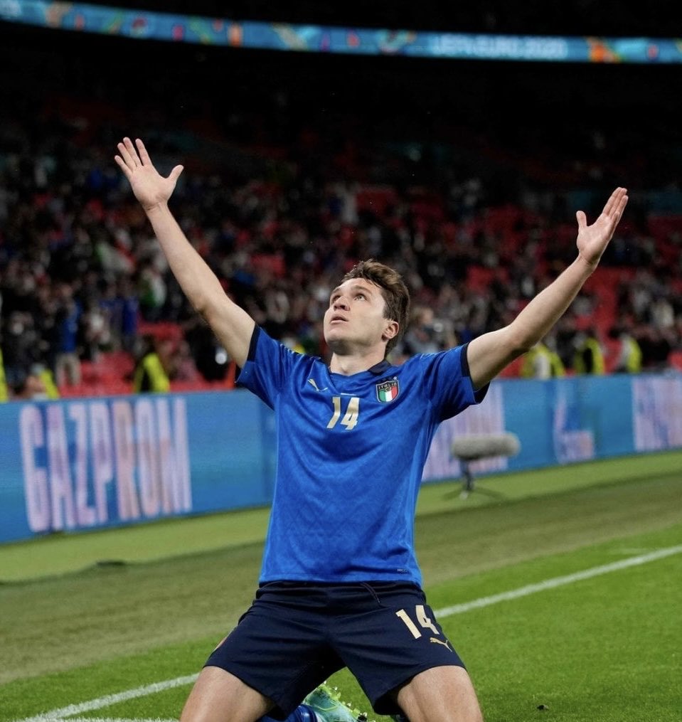 è partito veloce insigne, verratti l’ha visto, eccolo servito. proviamo a farci vedere con immobile che è andato nella traccia opposta, ecco il pallone per immobile, posizione regolare, ha tenuto laporte, c’è chiesa in area di rigore CHIESAAAAAA CHIESAAAAAAAA CHIESAAAAAAAAAAAAAA