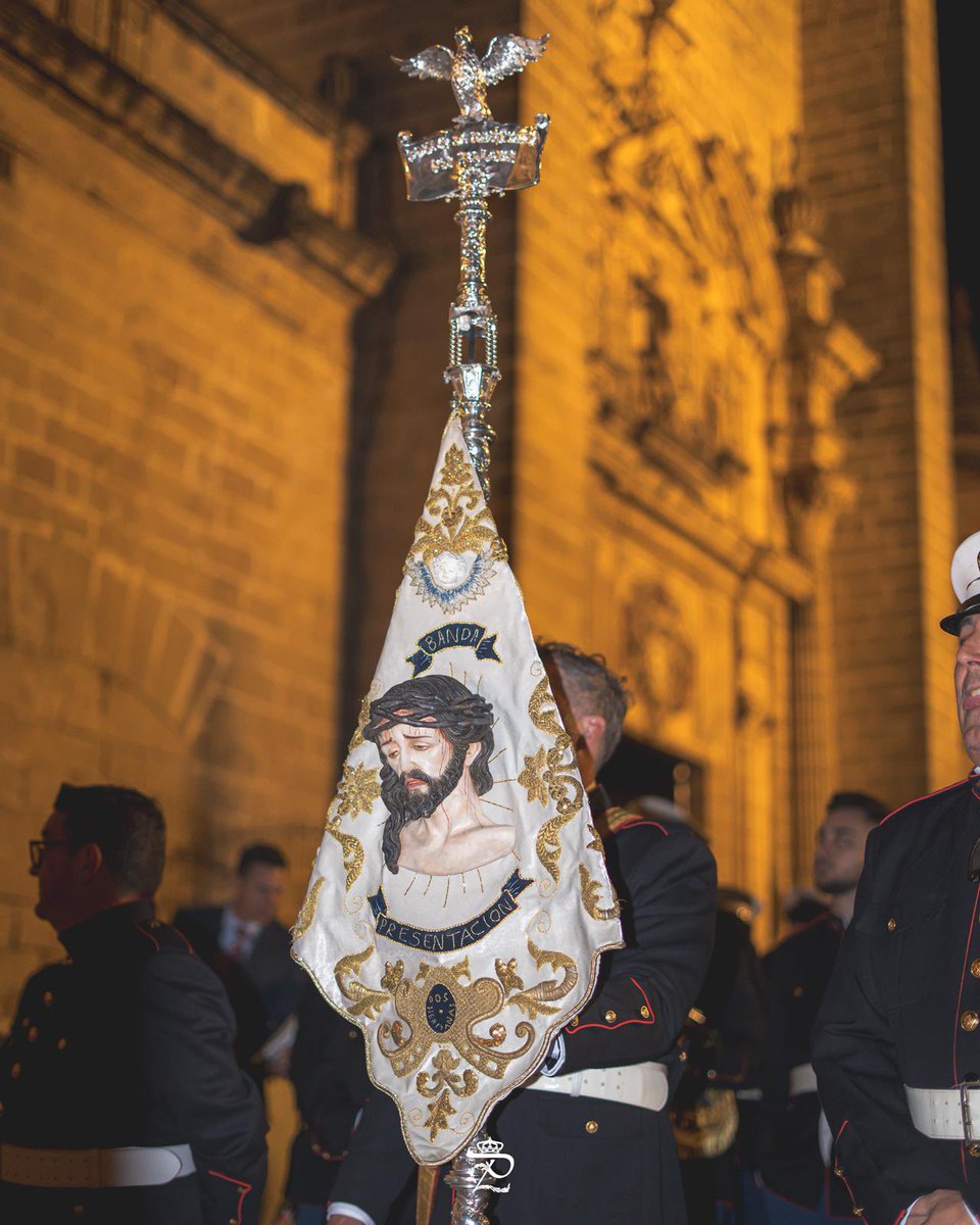 BpresentacionAP's tweet photo. Ya estamos tras el Señor del Consuelo de @Transporte_ofic y tras la 𝐌𝐚𝐫𝐜𝐡𝐚 𝐑𝐞𝐚𝐥 ha sonado 𝐋𝐚 𝐕𝐚𝐥𝐢𝐞𝐧𝐭𝐞 a la salida de la Caredral. 

📸 @markitos84villa

#PorSiemprePresentación https://t.co/bnOyLu92QI