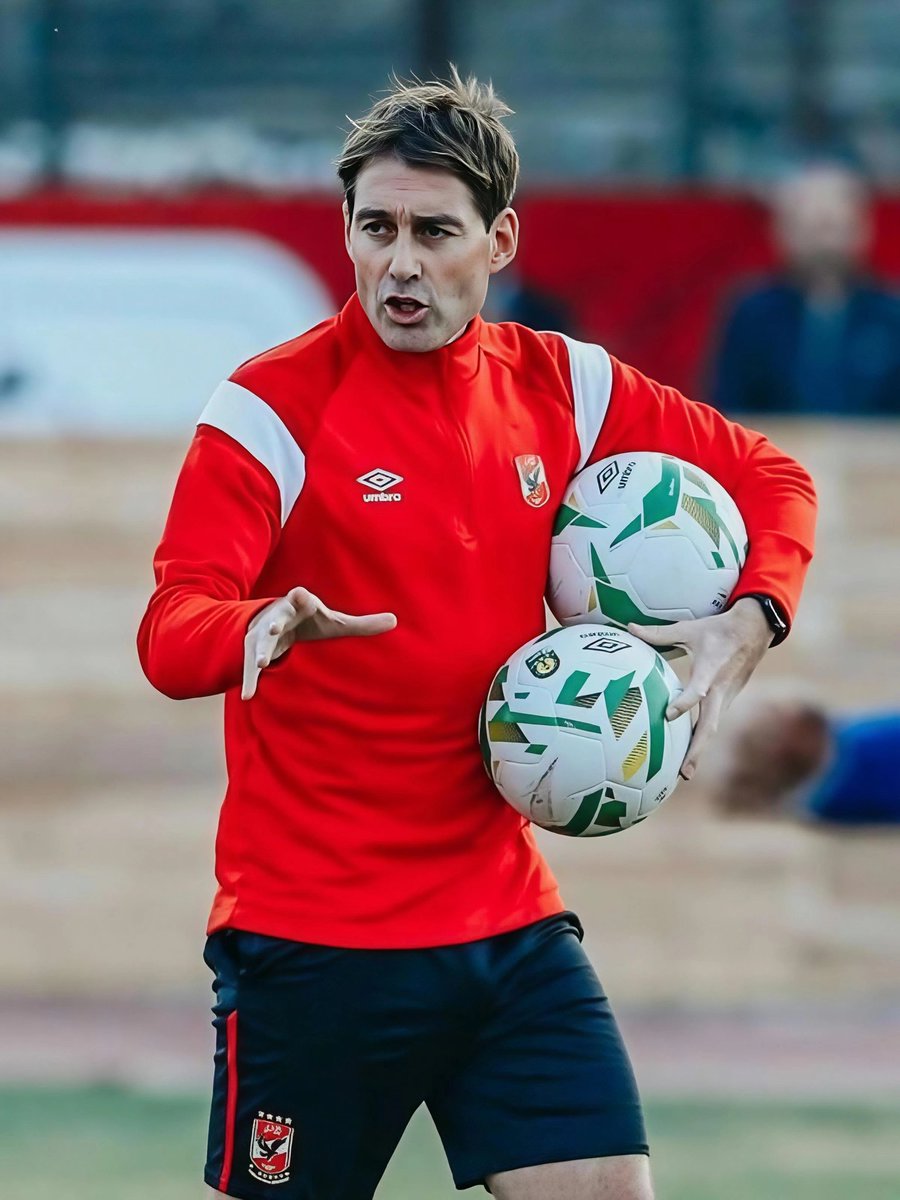 يوم 1 سبتمبر 2019 كان أول تمرين لفايلر مع الاهلي علي ملعب التتش ، فايلر وقتها اتفاجئ إن المران مفتوح على النادي الاجتماعي، وأي حد يقدر يشوف التدريب بسهولة، وده كان شيء غريب بالنسباله لأنه بيؤمن جدًا بخصوصية التحضيرات ، فقرر إنه لازم يكون في عزل كامل للتمرين، وطلب تركيب ستاير