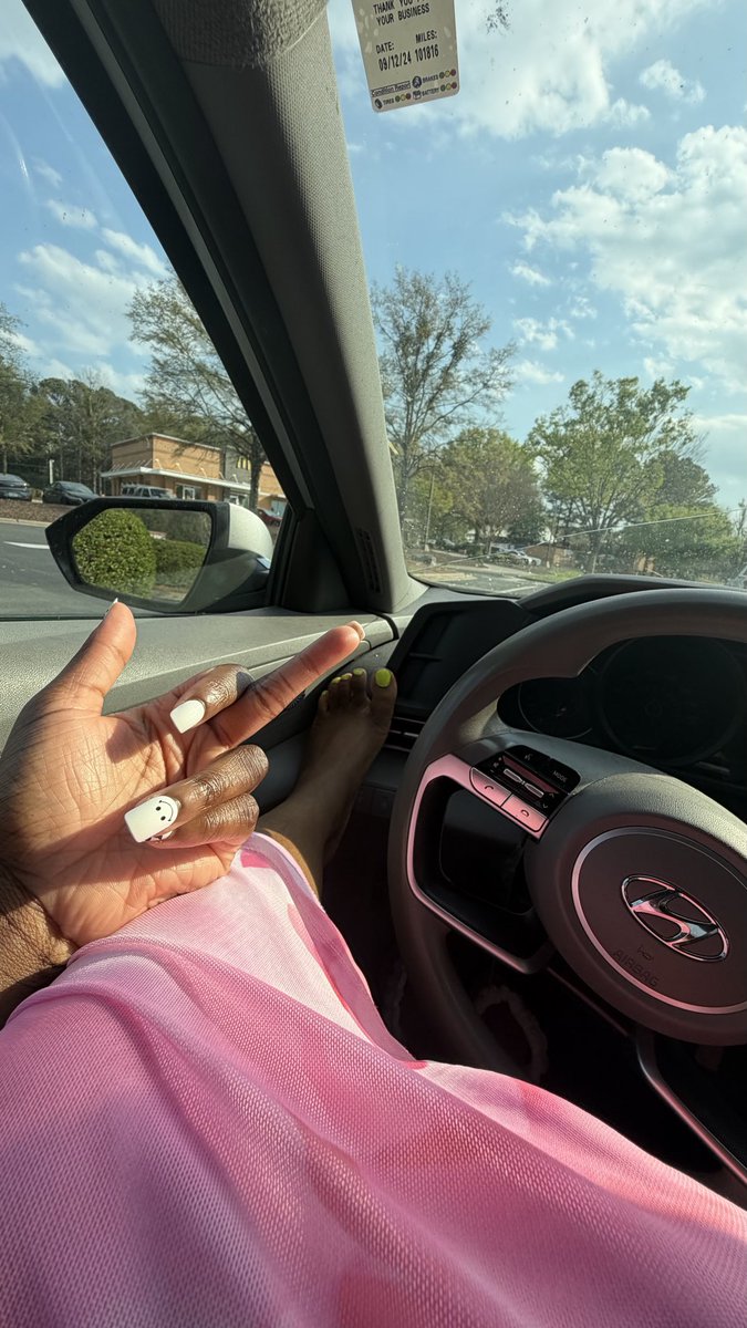 QueennRexaa's tweet photo. Right where your eyes belong 👑
#findom #paypig #subs https://t.co/IP9eWmBBv0
