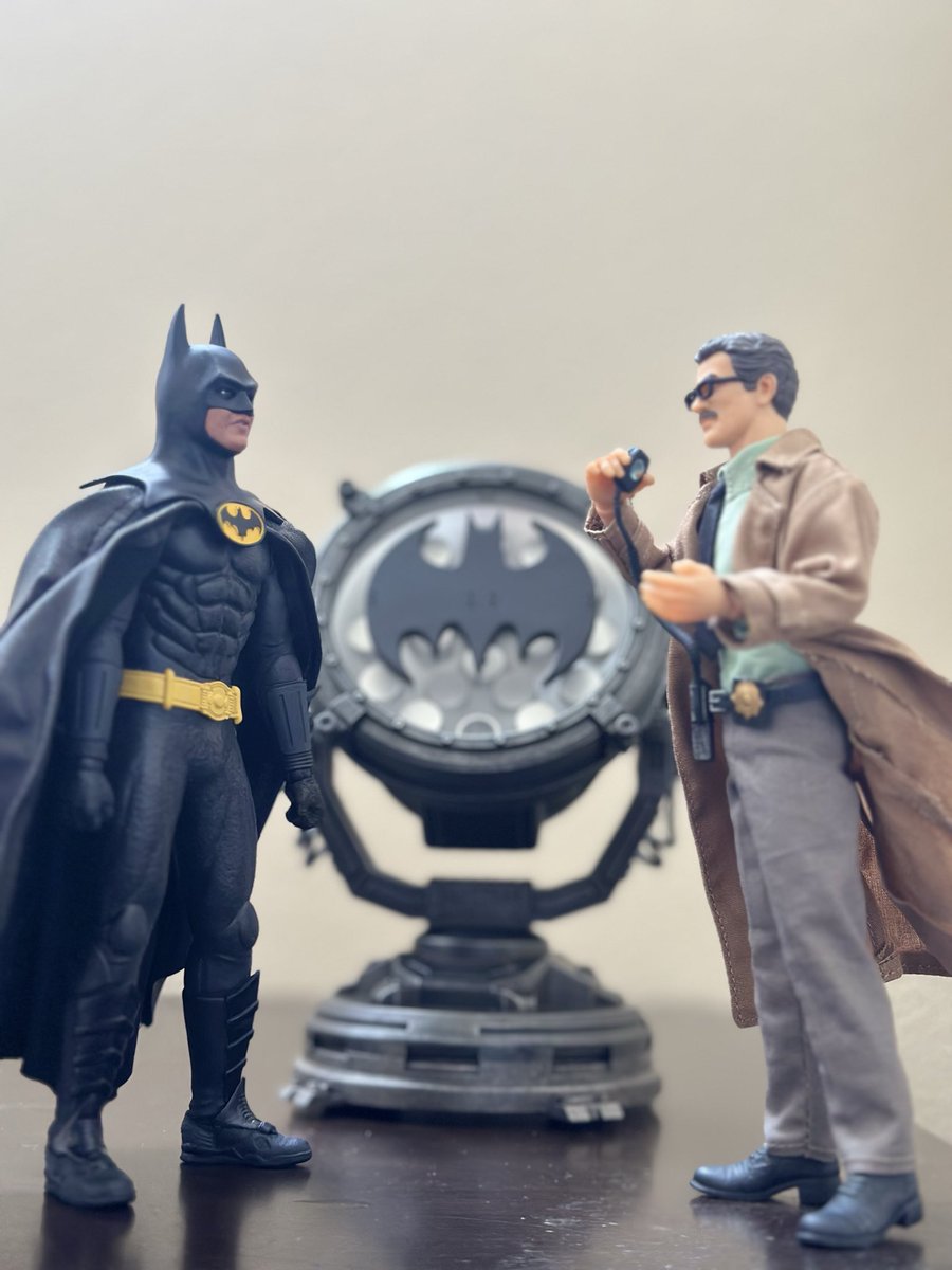 airborne8890's tweet photo. “You rang…?” #BatSignal

@Batman @MichaelKeatonD1 @mezcotoyz @DCOfficial #Mezco #MezcoToyz #Batman #Batman1989 #MezcoMondays #CHC #CollectorsHelpingCollectors https://t.co/iBDYwgEAEc