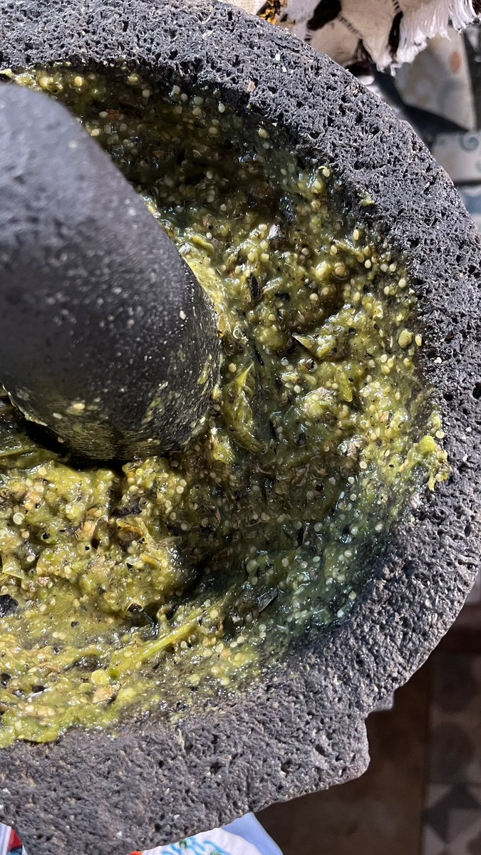 MiguelConde75's tweet photo. Carne de puerco en salsa de chumiles (jumiles - insecto comestible) con frijolitos de la olla | HISTORIAS DE SABOR| Así se preparan los Chumiles en salsa verde: tradición viva de México https://t.co/VEgwxe1s3j https://t.co/ydFxgG9cLz