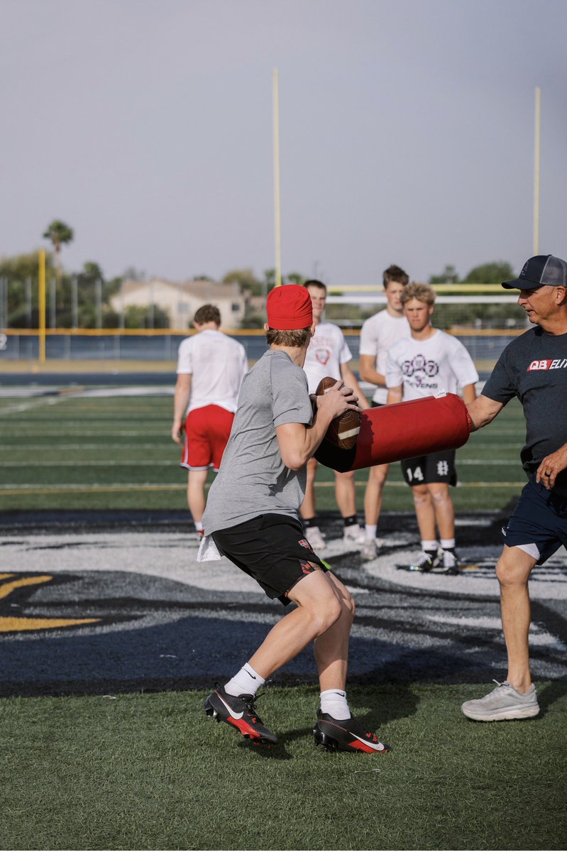Carter1Payne's tweet photo. Couple throws from this weekend working with @qbelite and @TyDetmer14 in
Arizona 🌵
@CoachMoCannnon @CoachChadDavis3
@Andy_Pham1 @PrepRedzoneUT @ballersinutah
@CoachDanny10 @Elite11 @BlairAngulo @BrandonHuffman @GregBiggins
@Coach_Hughes1 @COACHKDJR @CoachMJohns
@rakoto10 https://t.co/x2OhxKYyT2