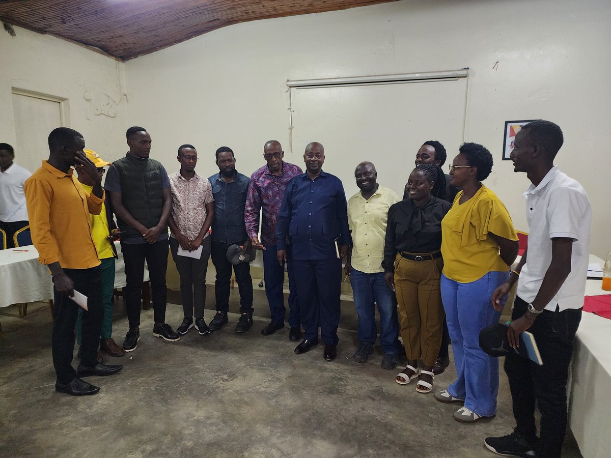 Katwire polly tweet media