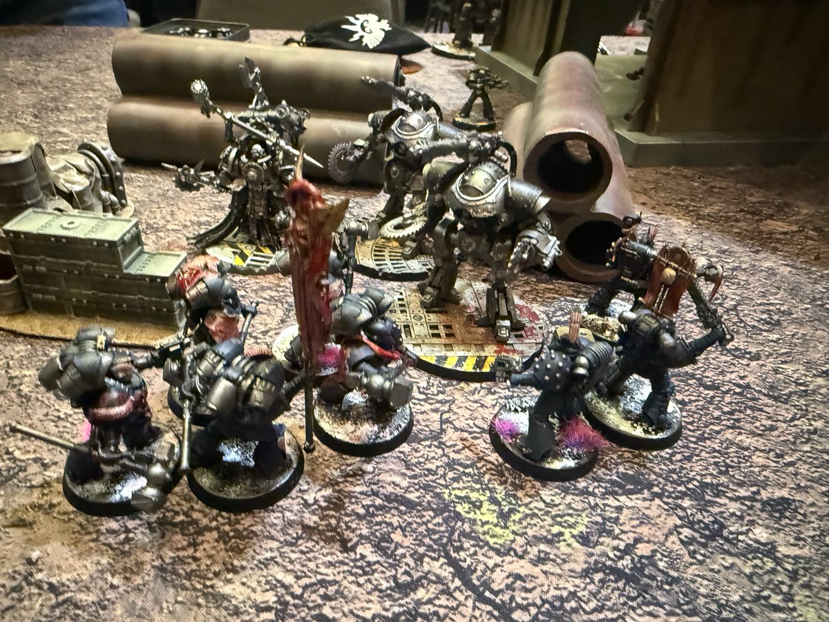 Huzzarii's tweet image. Hola ^^ 

Last day of the con tons of fun but back to society I go. As well starting me next army of assholes umu

#adepticon #adepticon2026 #nightlords #warhammer30k