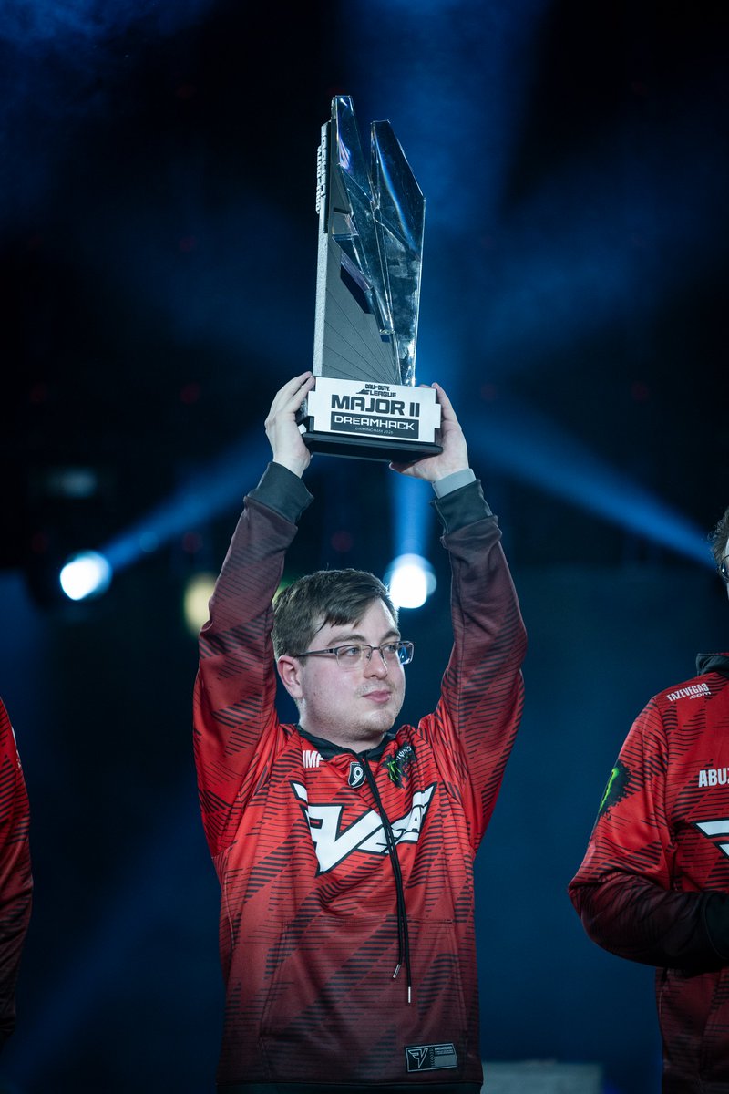 edsk1e's tweet photo. Faze boys up on stage as they take Major II Birmingham. #cdl2026 #dreamhack #fazeup https://t.co/Rd6U8lYfH2