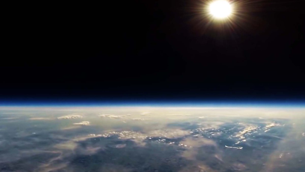 James_Hawke1's tweet image. The most amazing ball in the universe.

• from every position near the surface it looks flat 
(level and horizontal) to the inhabitants.  

• is your brain breaking yet?

😀🚀
#global #mind #matrix #mass #Illusion