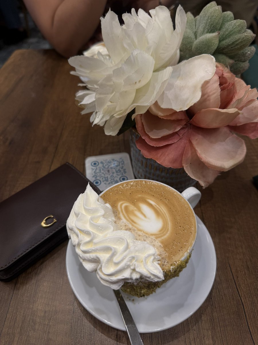 𝖺𝗇𝗇𝖺 🍸 tweet media