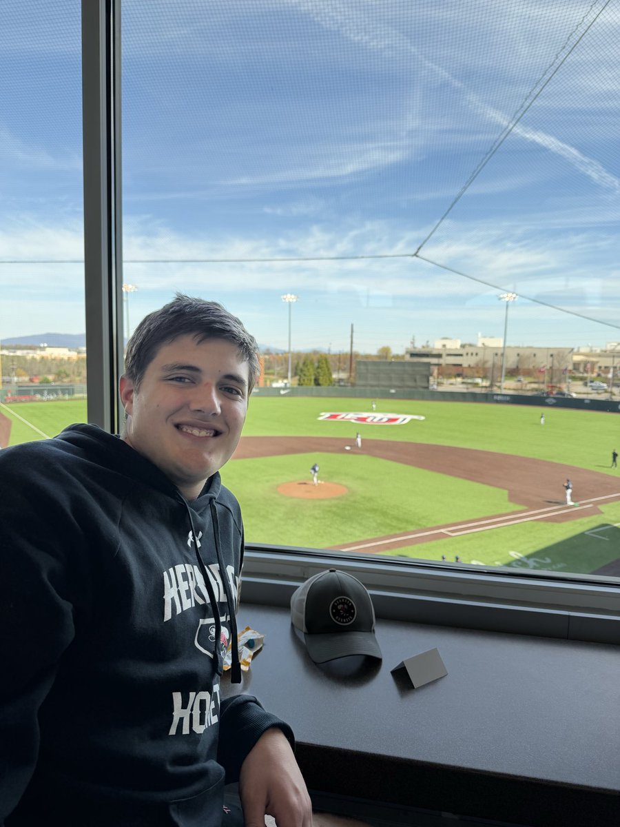 Pippin_Athlete's tweet photo. Had a great Junior Day at Liberty University, thank you @Coach_Lewellyn &amp; @Coach_D13 for the invite! Great to meet amazing &amp; see awesome facilities. Even the caught a baseball game. Looking forward to being on campus again! #GoFlames @HKA_Tanalski @KornblueSnappin @TheChrisRubio https://t.co/xic7QkoLoK