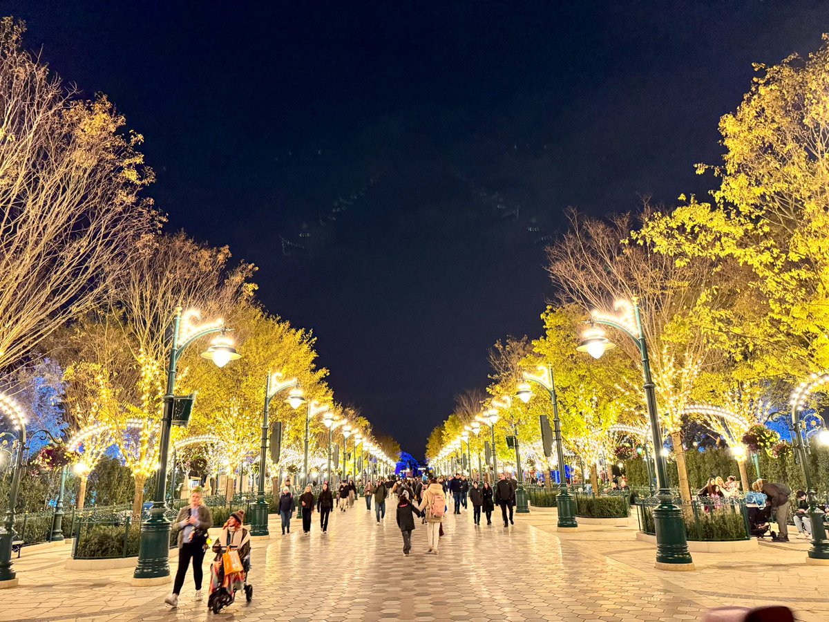 FiBelleFi's tweet image. A big congratulations the Disney Adventure World opening team!

Today was the best run opening event I have ever been to as a guest at a Disney Park

I’m not as easy to please due to my obsessive attention to detail and sometimes unachievable standards so these are high accolades