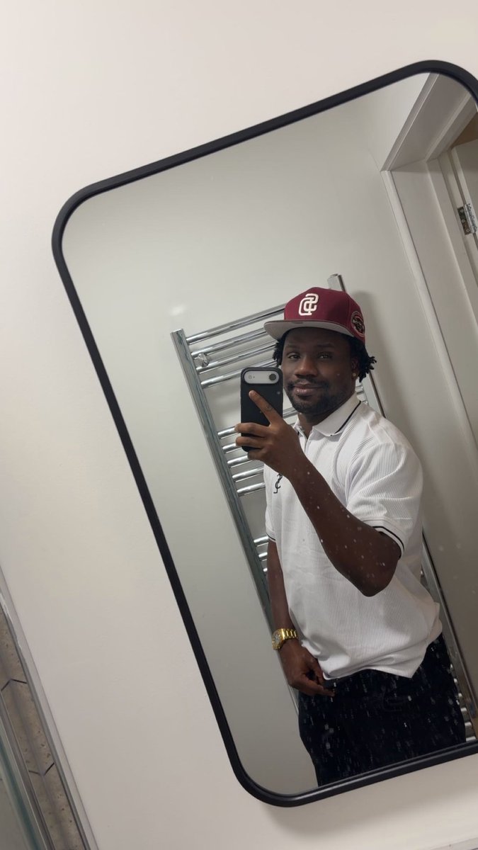 officer w👀s tweet media