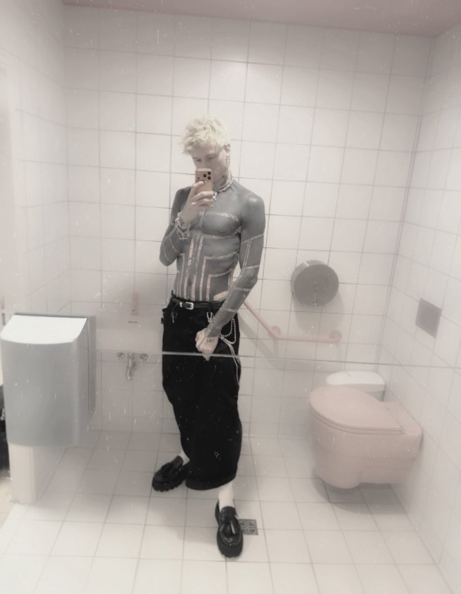 ⚡︎ 𝓬𝐨𝐥𝐬𝐨𝐧 ⚡︎ tweet media