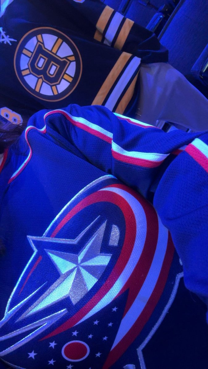 cbjhannah's tweet photo. I may have contributed to an additional Bruins fan being here tonight😬 he’s lucky he’s cute. Let’s go Jackets💙❤️ #cbj https://t.co/pQNAoAv72l
