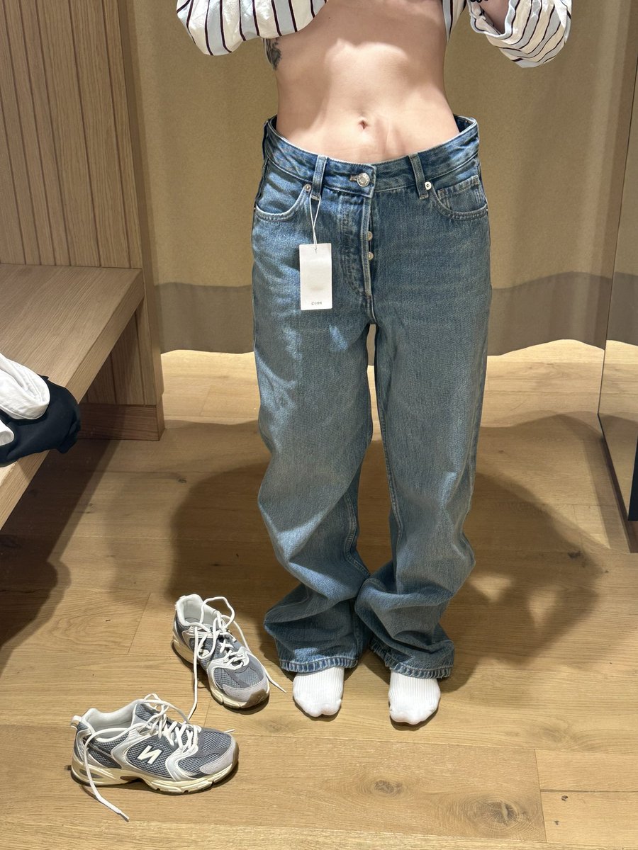 Лера tweet media