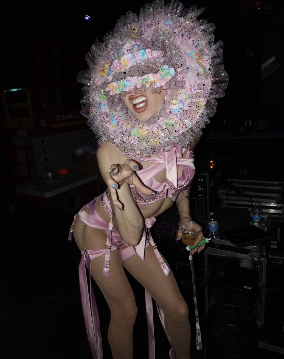 Drag Crave tweet media