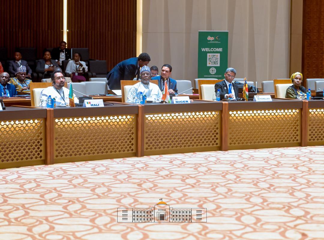 Ntare Rushatsi House tweet media