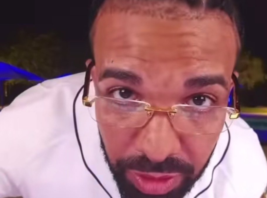 Clint_fr tweet media