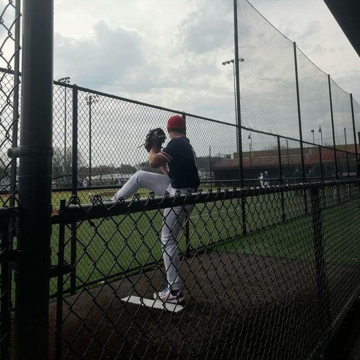 _applebrandy's tweet photo. ✮⋆˙ 𝙄𝙣 𝘽𝙚𝙩𝙬𝙚𝙚𝙣 ᯓ⚾️ | CDM AU 

Donde Sucrette va a un partido de béisbol sin saber que su ex juega como pitcher.

#cdmtwt https://t.co/tw39sIm5kp