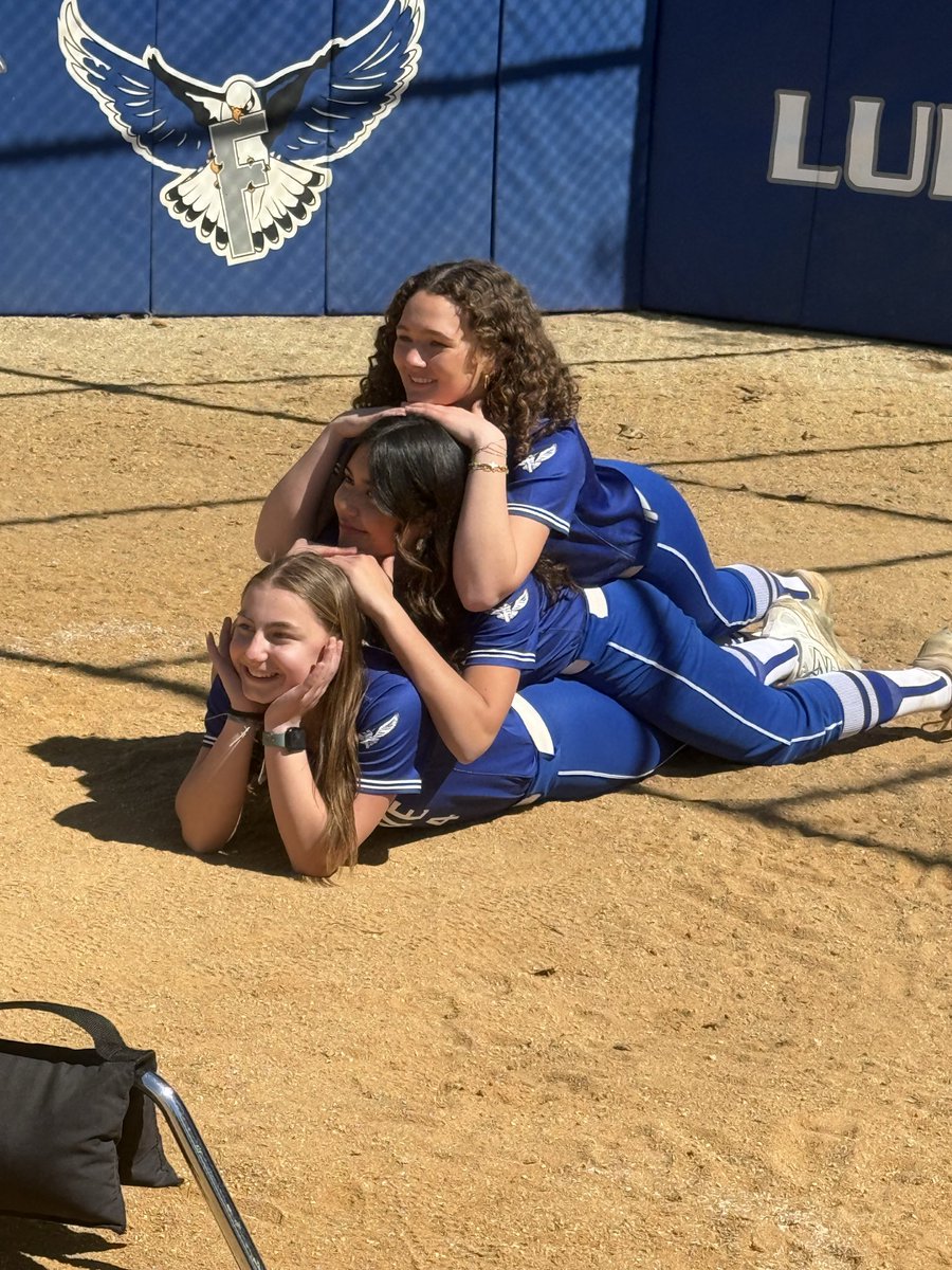 Ludlowe Softball tweet media