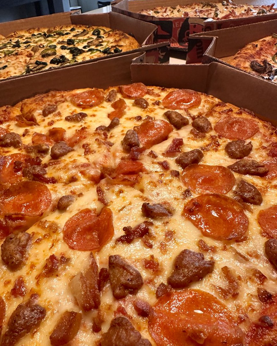 Pizza Hut tweet media