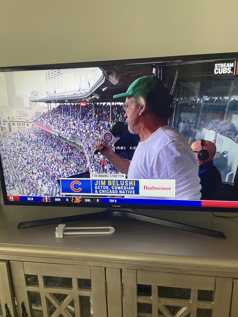 Azek_72's tweet photo. @GasMoneyBob Comedy legend at Wrigley. Let’s get some runs! https://t.co/LNUCpF32gM