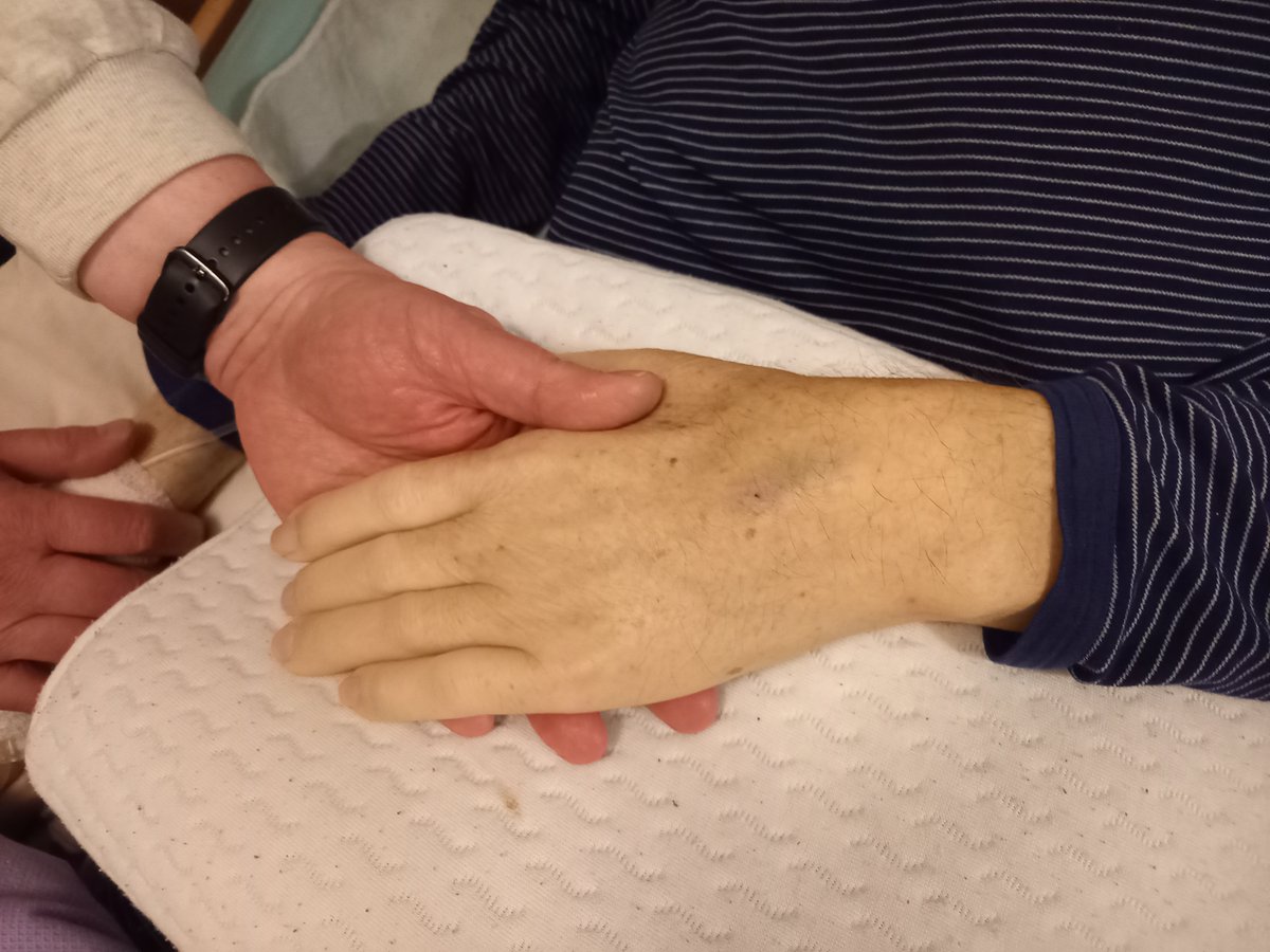kka1968's tweet photo. Isän kanssa tiiviisti vietetyt viimeiset kuukaudet ja viikot välillä puhuen, välillä vain läsnäollen olivat aikaa, jolloin saatiin samanlainen yhteys kuin lapsen ja isän välillä parhaimmillaan voi olla. ❤️ https://t.co/Us8snmYQXU