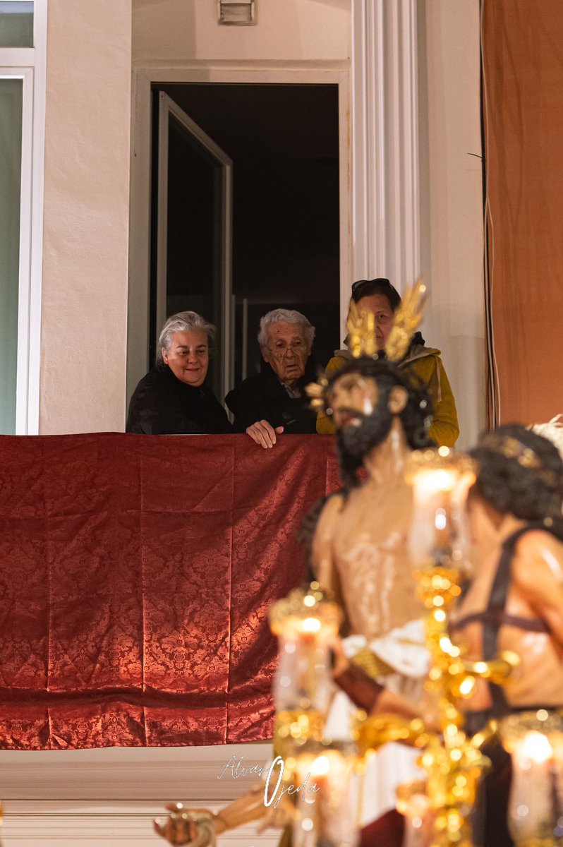 ¿Por qué salen los pasos a la calle?

-Aqui tienes la respuesta.

#SSantaSevilla26