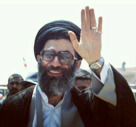 Salehe1374's tweet photo. من هیچوقت خودمو واسه روزای بعد نبودن شما آماده نکرده بودم💔
#تا_پای_جان_برای_ایران 
#جانفدای_ایران
71 https://t.co/EPIIDeyBS7
