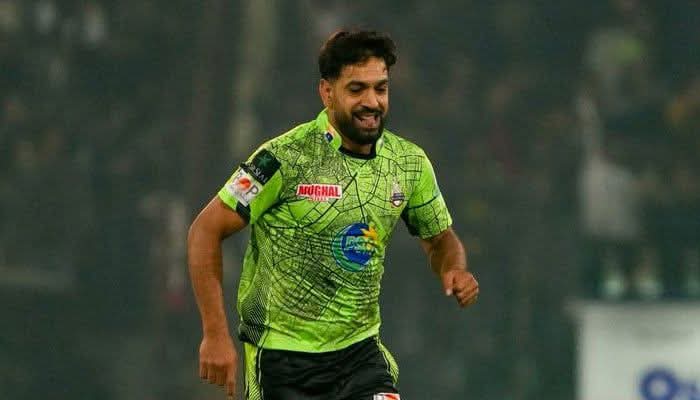 _MrCricket_'s tweet image. Admit it, Penalty runs helped Karachi kings chase the total in 19.3 overs...

Otherwise they would have chased in 19.4 overs #PSLMania #PSL2026 #PSLXI #PSL11 #NewEra #PSLNewEra #MrCricket #KKvLQ #