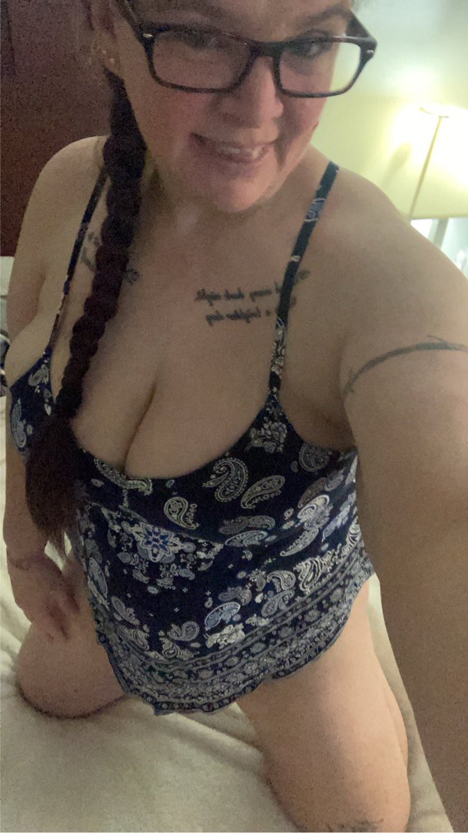 goddessJewels43's tweet photo. looking this cute should cost you something… 💋
don’t just stare—prove it 😈

#findom #paypig #spoiled #sendtribute #fansly #onlyfans #tease #softdom #onlinegirlfriend https://t.co/bl2A10QASZ