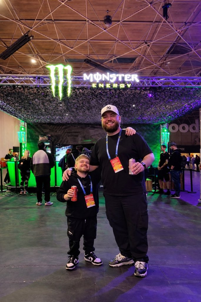 shann🌙 tweet media