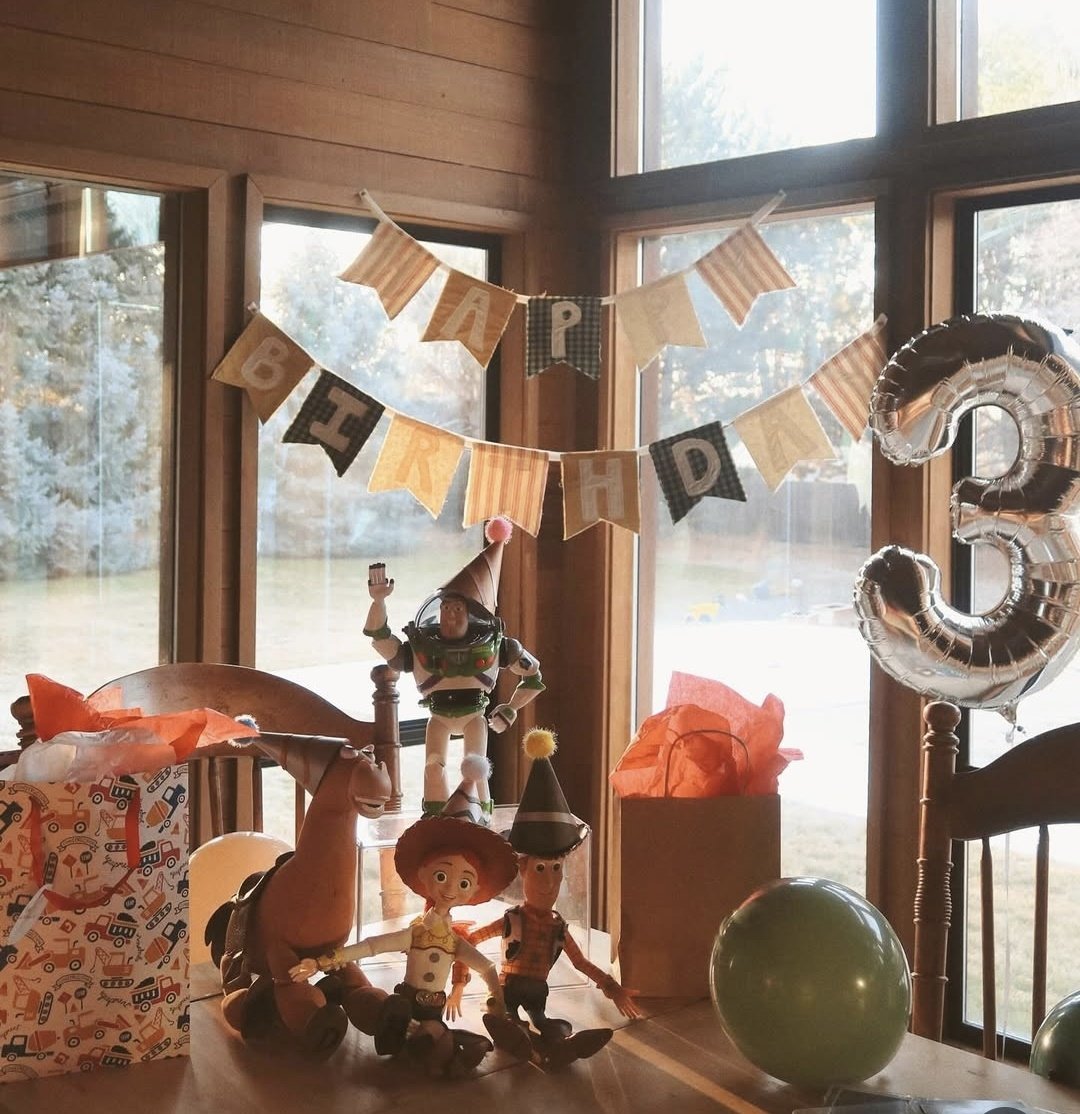 ⠀ 

⠀ 𖡋   𝑯is       𝒕hird         𝒕rip   
          𝒂round    𝒕he        𝒔un.
         
          happy birthday, di.

      ゛♡̶  :  <a href="/imthefrxst/">𝗡𝗔𝗧𝗔𝗦𝗛𝗔 (au).</a>  , , ᅠᅠ⠀ 
⠀ ⠀ 
⠀