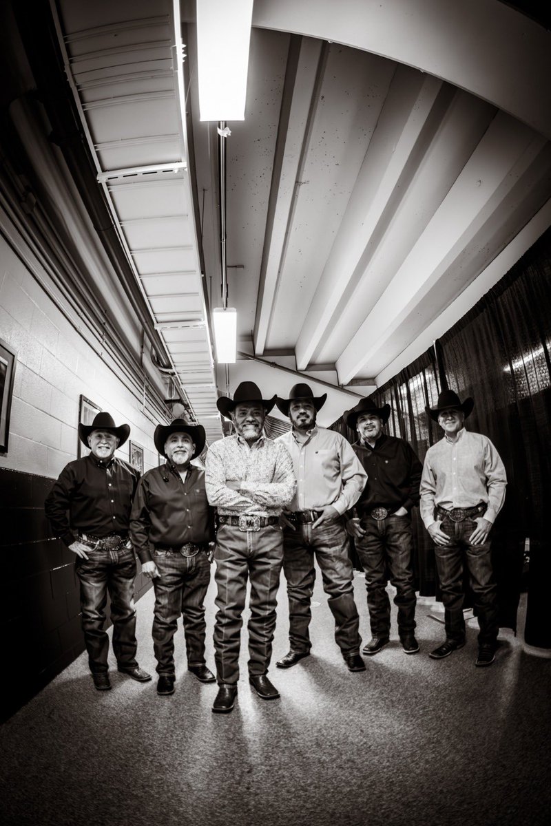 Grupo Intocable tweet media