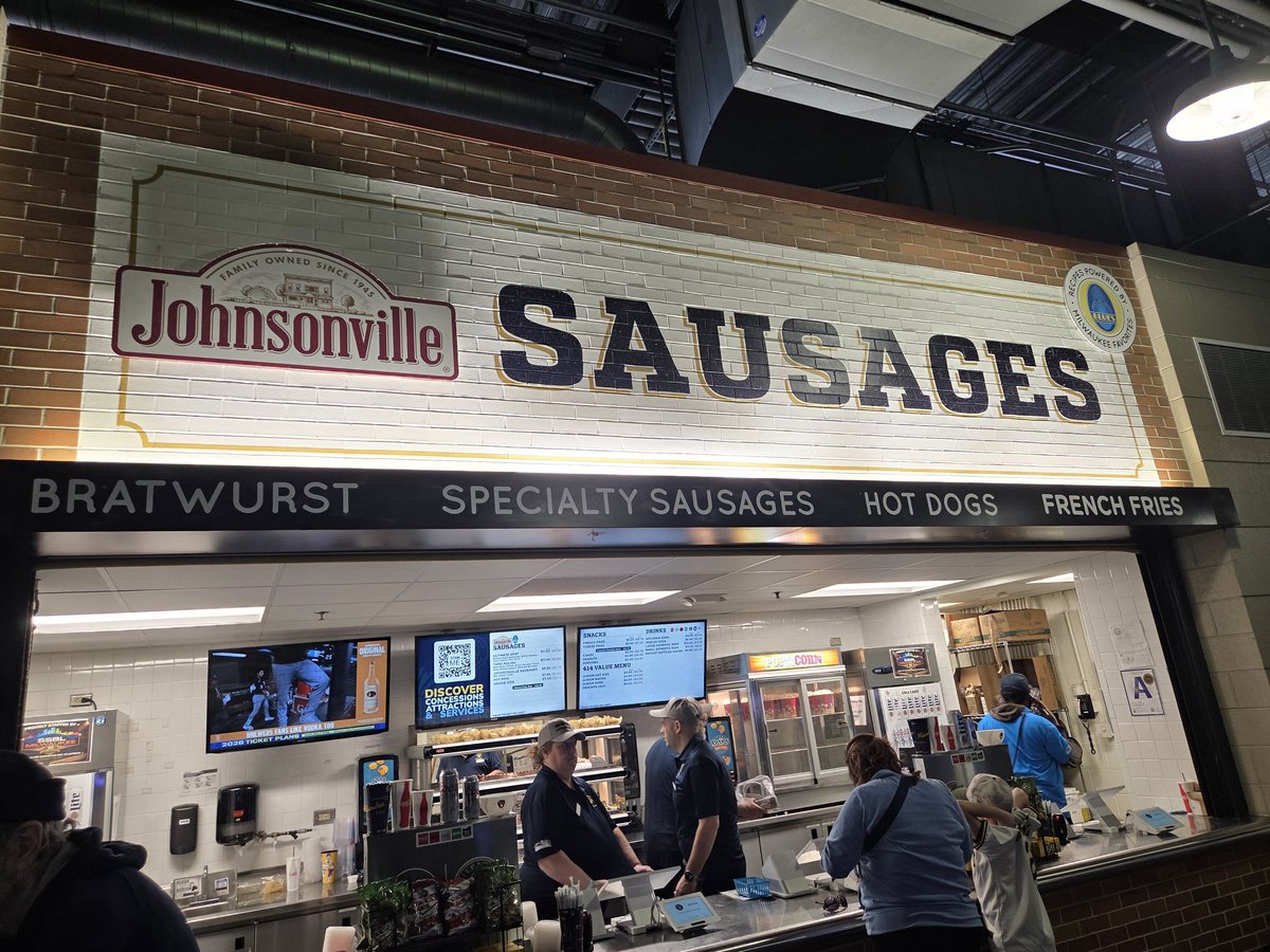 Gotta love a concession stand marked SAUSAGES! #WhiteSox