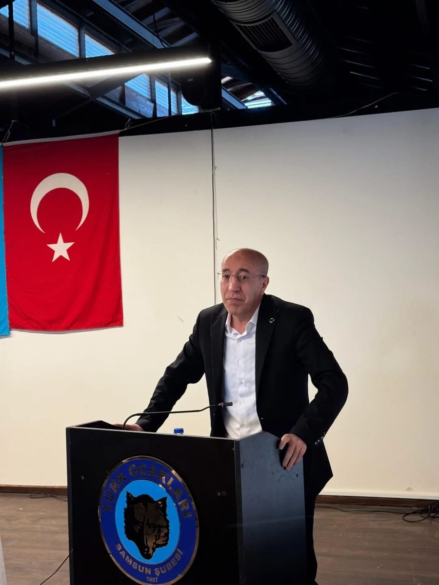 SamsunTurkOcagi's tweet photo. Samsun Türk Ocağı tarafından düzenlenen ve geniş bir katılımla gerçekleşen konferansta, Eğitimci-Yazar Gazi Karabulut, Türk dünyasının kanayan yarası Doğu Türkistan’ı ve “Hüzün Coğrafyası” olarak nitelendirilen Türk illerini gündeme taşıdı. https://t.co/JIJ3dpEKIN